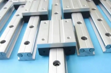 直線導軌「滑動導軌和滾動導軌」的特性與優(yōu)缺點